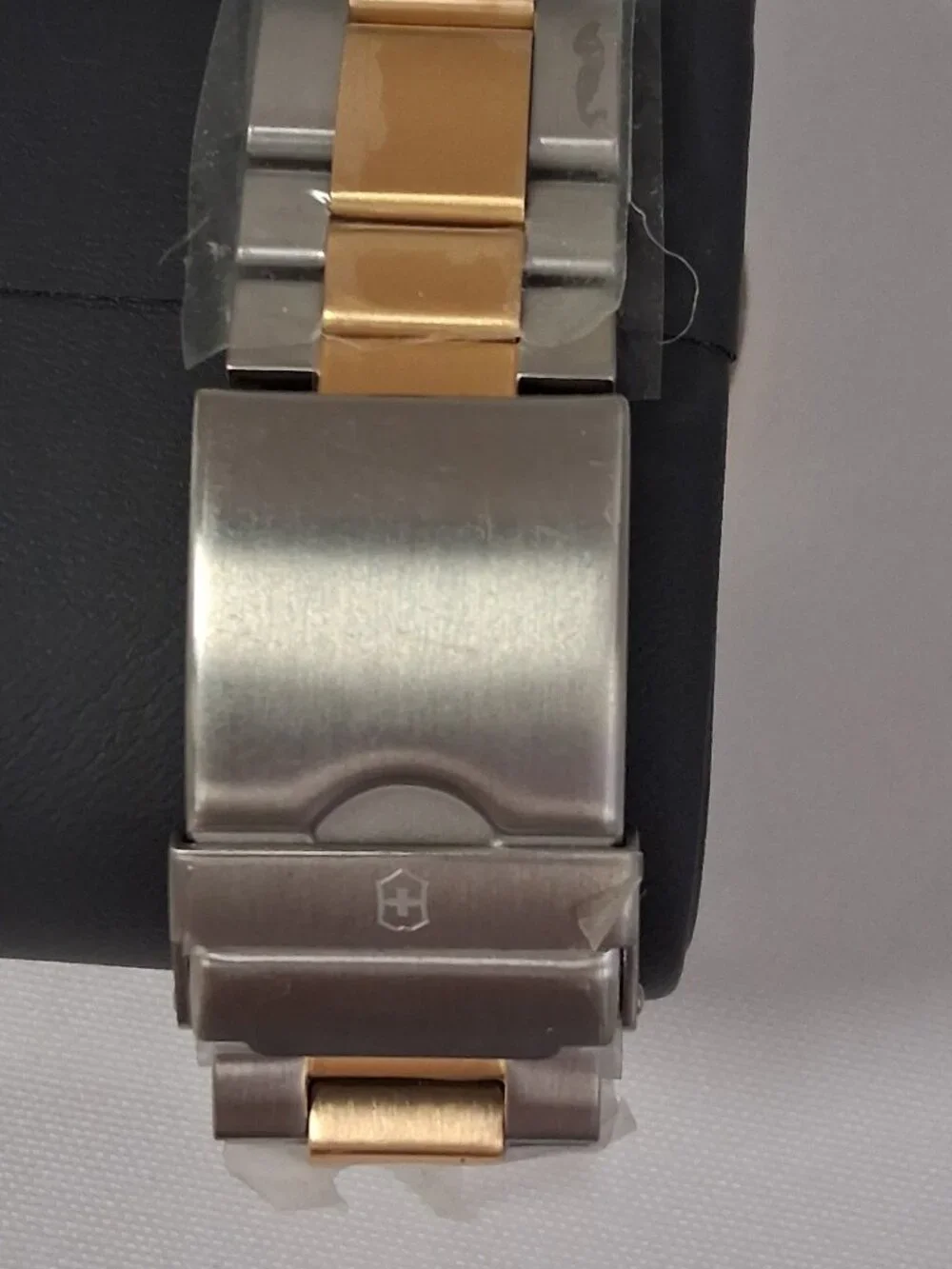 **Victorinox Maverick 241605 Men's Swiss Made Watch – New in Original Box**